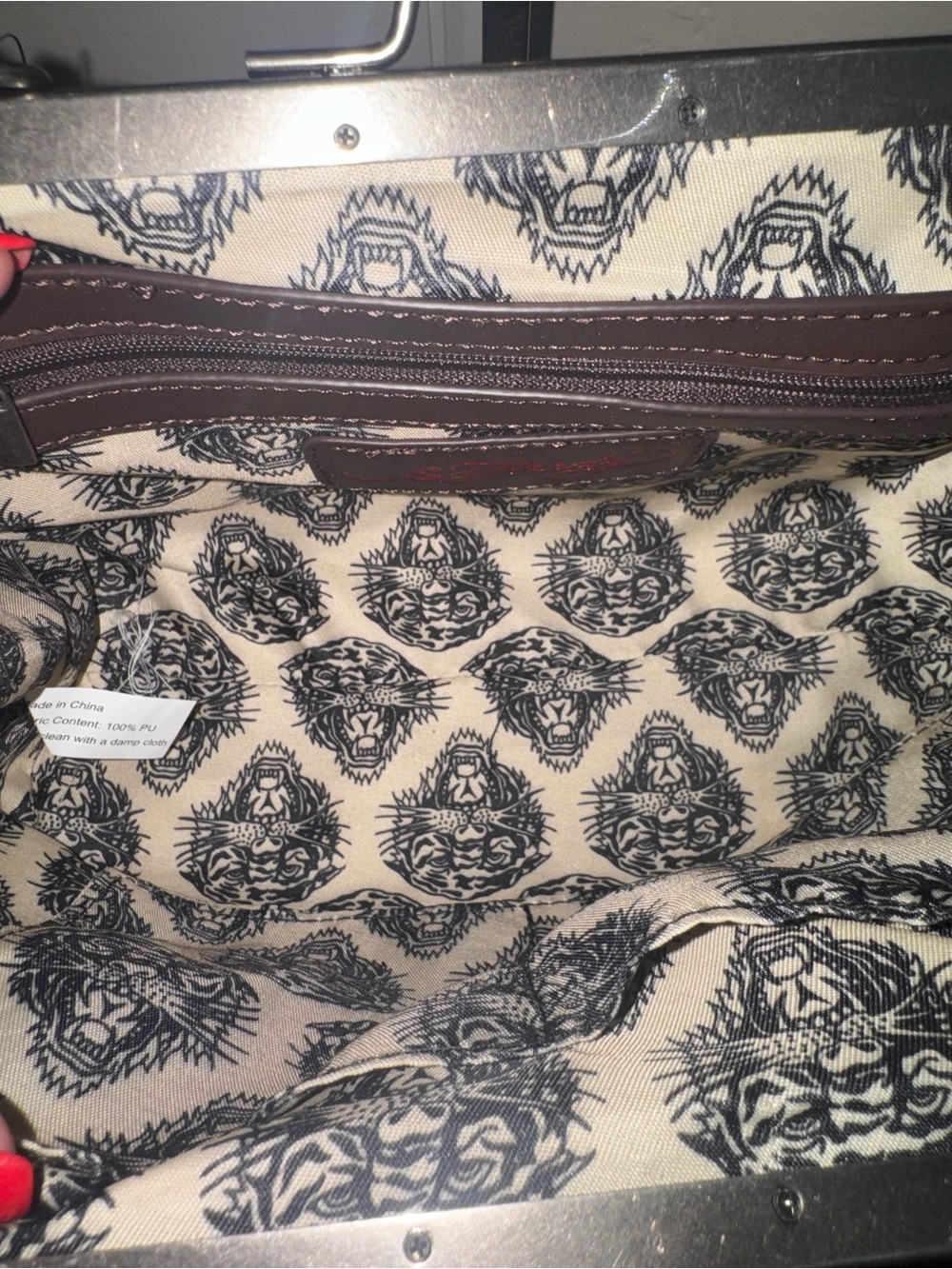 Ed Hardy Burgundy Signature Tiger Logo Kiss Lock Shoulder Bag - STYLISH - Picture 5 of 5